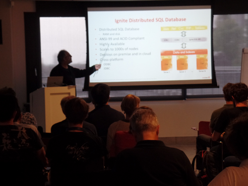 GridGain Technology Evangelist Akmal Chaudhri introduces the many components of the open-source Apache Ignite